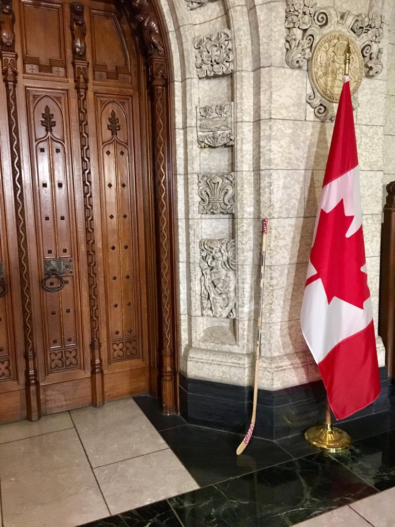 Gray_Mackenzie's tweet photo. Someone put a #SticksOutForHumboldt outside the door to the House of Commons. #HumboldtBroncos #cdnpoil https://t.co/liN12DXVLi