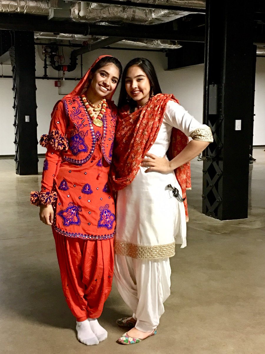 SimmyRathore's tweet photo. A WEEKEND FOR THE BOOKSππΌβ¨ #Vaisakhi2k18 #StartingNewChapter #Two2ndPlaces #BlessedLife https://t.co/Rw8AKsktDo