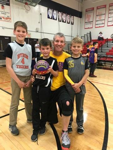 ByronBankIL's tweet photo. President Brent Baker had a blast running up and down the court in the Harlem Wizards game at SVHS Friday night in a fundraiser for the Meridian school district. Thank you Meridian Elementary PTO and the Harlem  Wizards for a great event! https://t.co/87icNFa9vZ