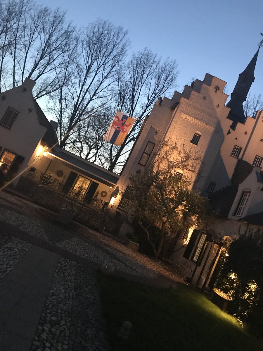 In Grathem, Groot Buggenum, bijeenkomst ambassadeurs Limburgse Beweging tegen Kindermishandeling; samenwerking groeit! <a href="/MvRijnsbergen/">Michel v Rijnsbergen</a> <a href="/AnnemariePenn/">Annemarie Penn</a> @PolLimburg <a href="/limburg/">Provincie Limburg</a> #LVO #Innovo #justitie #VeiligThuis e.v.a.