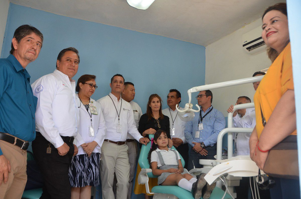 ssaludsonora's tweet photo. Gracias al apoyo de los padres de familia, la escuela Primaria Demofilo Maldonado Nateras, es la primera en tener Unidad Dental del Sistema de Atención Gradual para acciones preventivas y tratamientos curativos en sus instalaciones. #MuchoMásQueDientesSanos https://t.co/DGZwRhCzEf