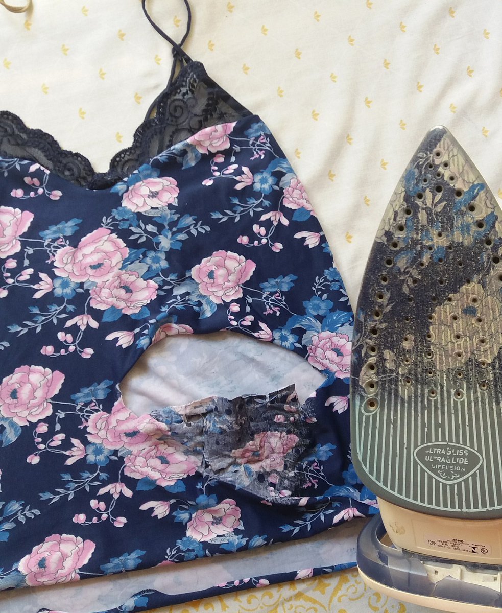 ENT3DDY4DO's tweet photo. GENTE SOCORROOO será que a minha mãe vai perceber que eu queimei a camisola dela? https://t.co/GCIP5Fkcu7