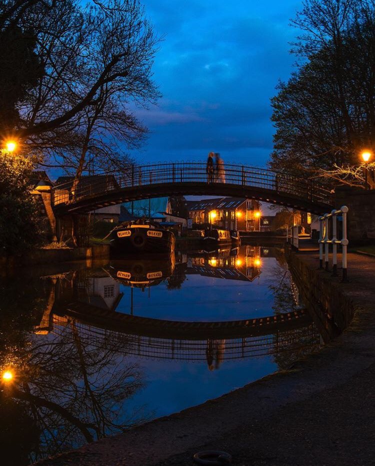 Our neighbours at night 🌙

#worsley #bridgewatercanal #salford #potd #mondaymood