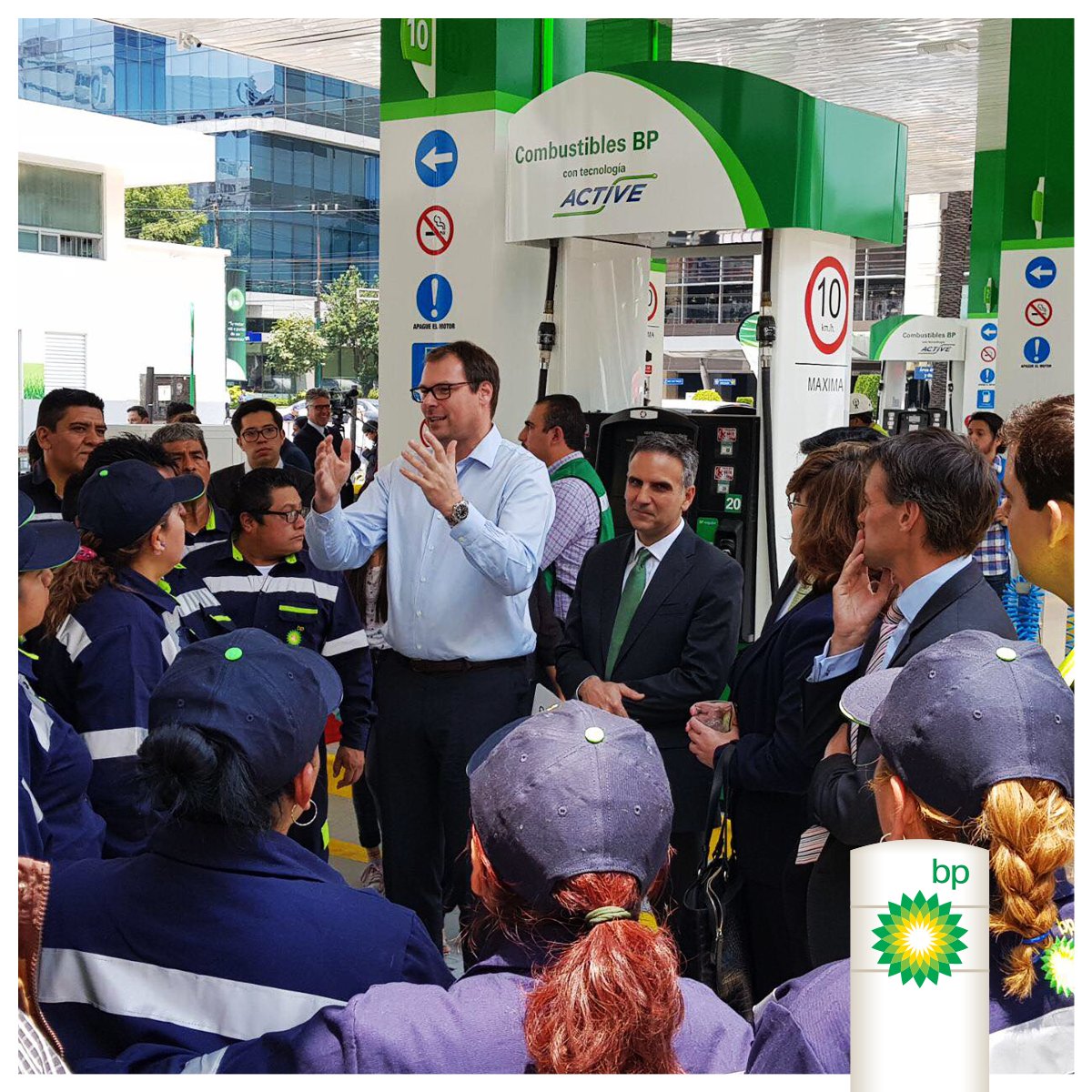 bp_MEX's tweet photo. Una gran fuerza de trabajo, para una gran estación. #LlegamosAFélixCuevas #BP200 https://t.co/BcBLBScBVA