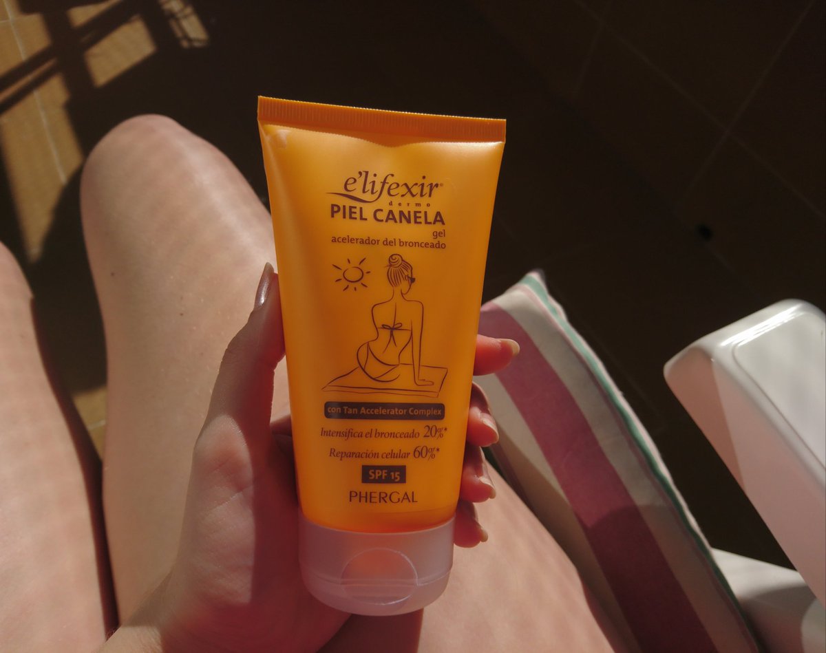 Diana_Diix's tweet photo. Hoy hizo mucho sol ☀ así que me puse a tomar el sol en la terraza y usé esta crema de E'lifexir que es un acelerador del bronceado con SPF 15. La crema es muy suave y el olor me encantó. @trnd_es #trnd #elifexir #actitudelifexir #crema #spf15 #pielcanela #tomandoelsol https://t.co/hwCoXugxrh
