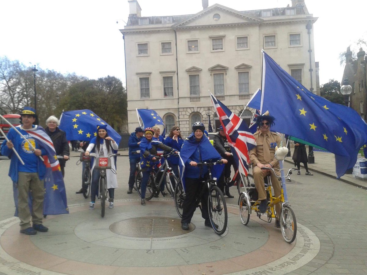 SODEMAction's tweet photo. @brightsider123 @EUlvis @snb19692 @Lady_DJP Some more pics from #SilentChain #Wheels4Eu #CakeNotHate #SuperSODEM #StopBrexitSaveBritain #PeoplesVote https://t.co/DkB97G9vm8