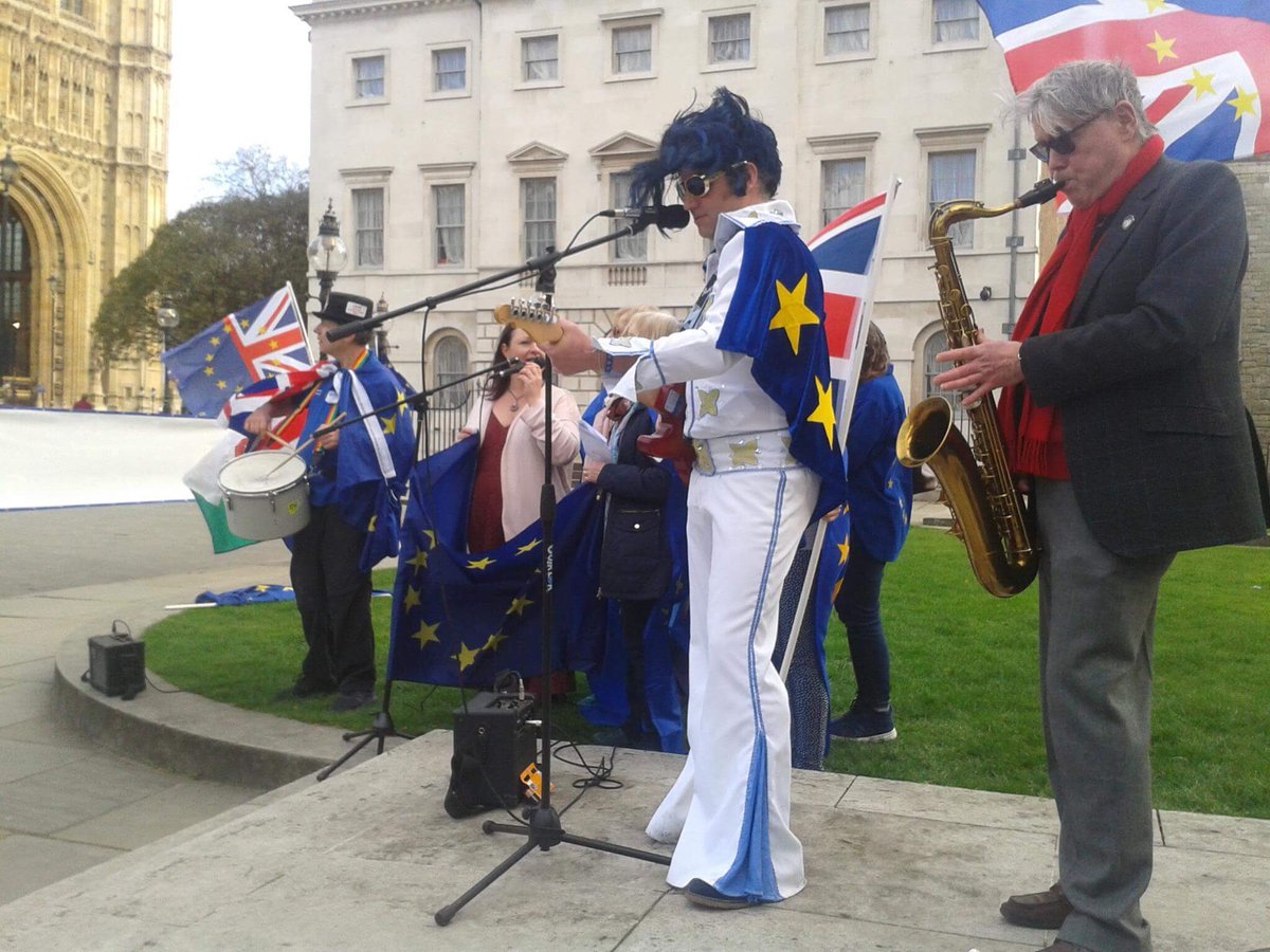 SODEMAction's tweet photo. @brightsider123 @EUlvis @snb19692 @Lady_DJP Some more pics from #SilentChain #Wheels4Eu #CakeNotHate #SuperSODEM #StopBrexitSaveBritain #PeoplesVote https://t.co/DkB97G9vm8