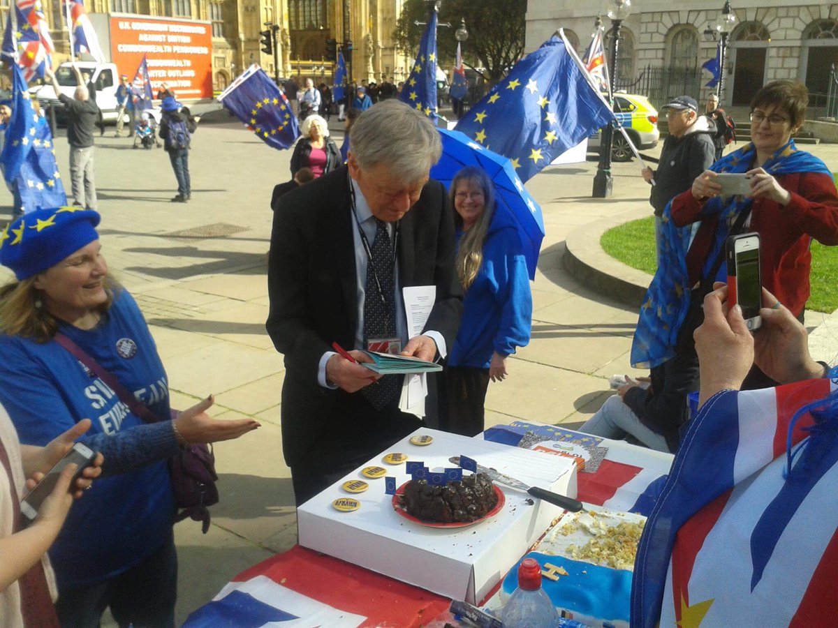 SODEMAction's tweet photo. @brightsider123 @EUlvis @snb19692 @Lady_DJP Some more pics from #SilentChain #Wheels4Eu #CakeNotHate #SuperSODEM #StopBrexitSaveBritain #PeoplesVote https://t.co/DkB97G9vm8