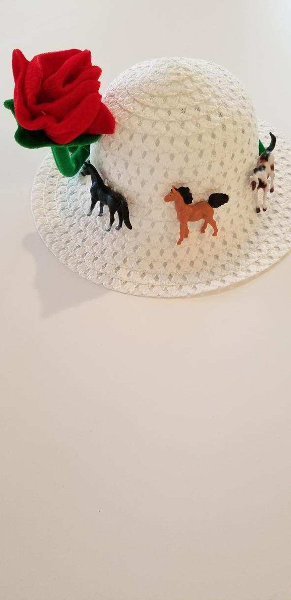 JackiGuilford's tweet photo. Crafty Derby Day hats #WattersonLakeview #LiveMillennia @MillenniaCo https://t.co/y6vJ57bFGs