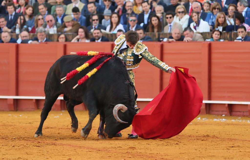 Fer_fdl's tweet photo. En las nubes, lo mas cerca del cielo que se puede estar: TO RE RA ZO !!!!
#Juli #Sevilla2018 #Julista. https://t.co/o4OMCURyi2