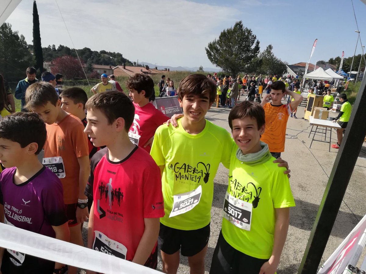 lacabramontesa's tweet photo. Algunes fotos dels xavals de categoria infantil ahir @Molatrail de la 3a prova de la @cataloniakids !! Seguim a tope!#lamola #molatrail #doyourbest #runeveryday #trailschoolbcn choolbcn https://t.co/wXbHtjO8Za