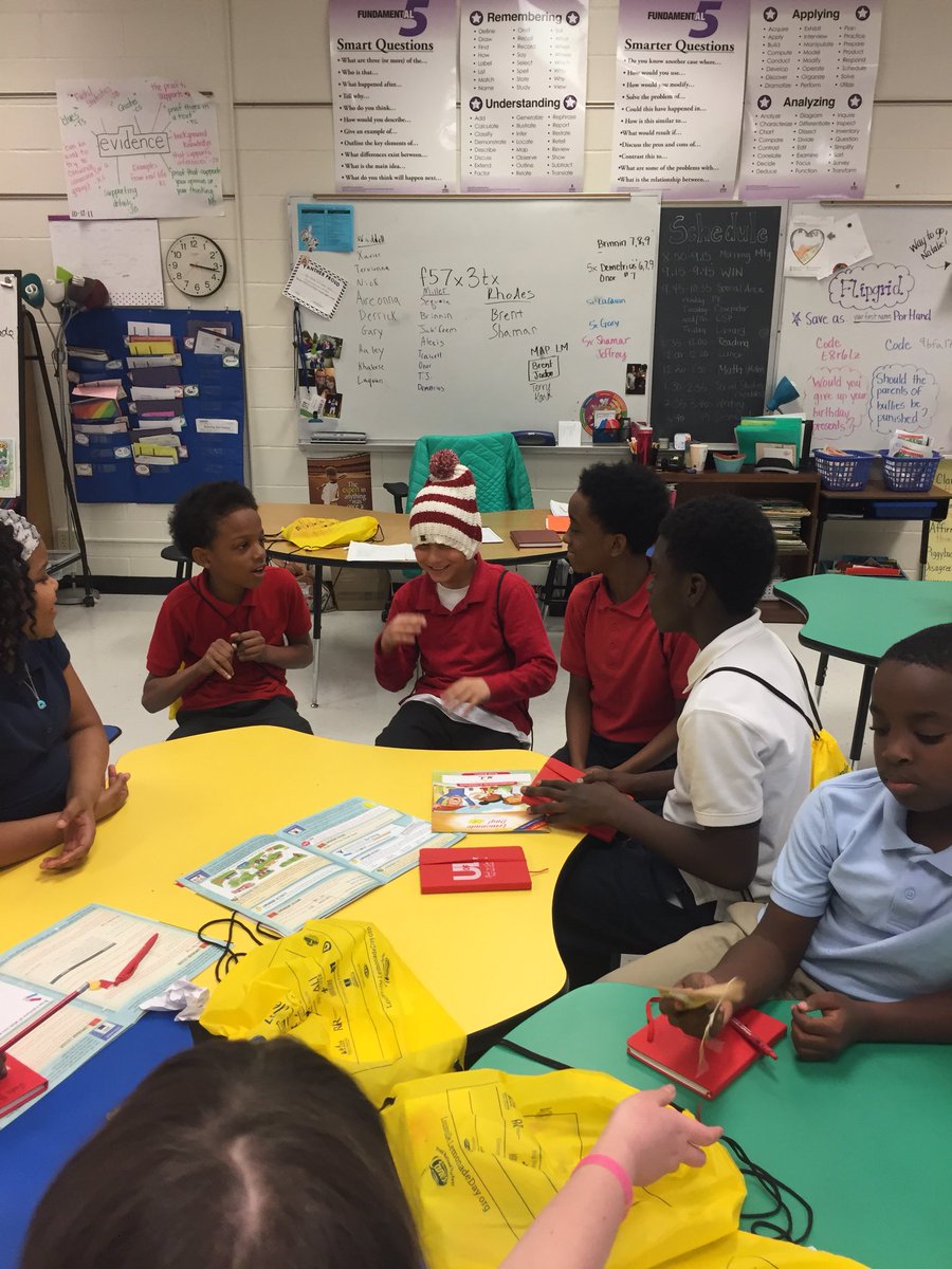 MrsRhodesJCPS's tweet photo. Preparing for #lemonadedaylouisville with @ElevatePortland and @UofLbiz  students. #entrepreneurs @portlandjcps @region6jcps https://t.co/T28PPwPIOR