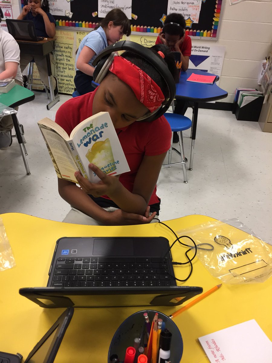 MrsRhodesJCPS's tweet photo. Preparing for #lemonadedaylouisville with @ElevatePortland and @UofLbiz  students. #entrepreneurs @portlandjcps @region6jcps https://t.co/T28PPwPIOR
