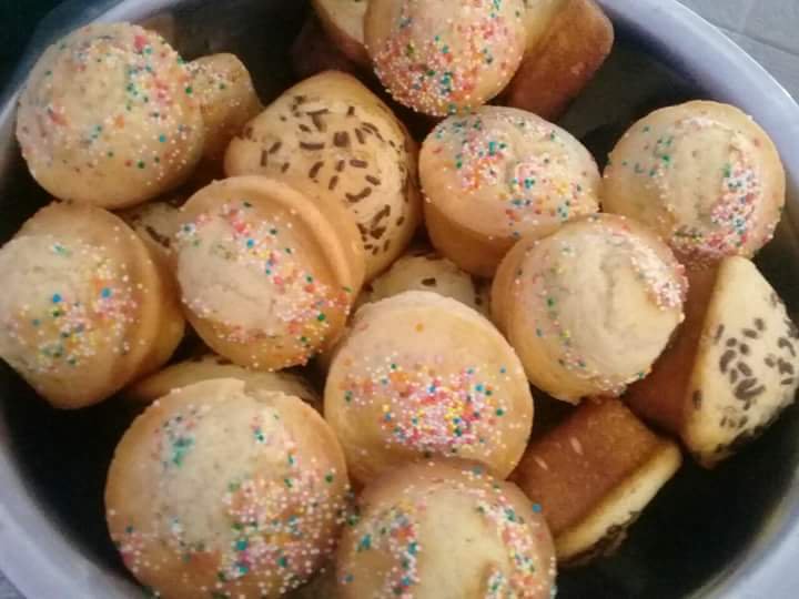 PlentianMondli's tweet photo. Order yourself our cup cakes, muffins and queen cakes in buckets (25L) from R350.00.

We start taking your orders from next week Thursday (26 April).

031 8255 381
#KingSomnala
#RESHAPINGYOURFUTURE https://t.co/KesPdOTEUO