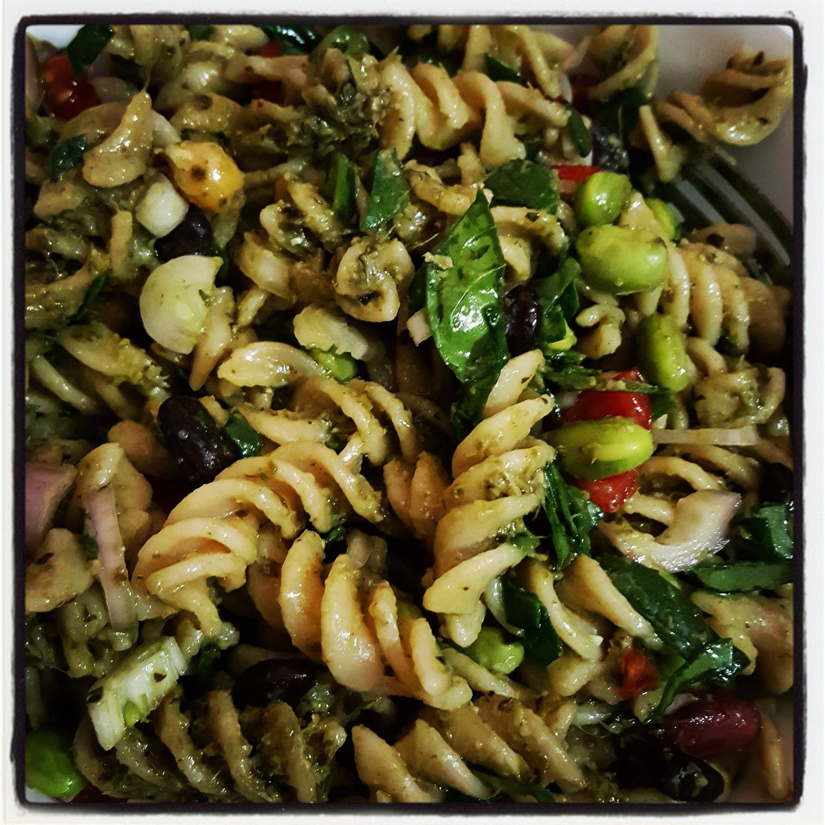 TheWitchy_Vegan's tweet photo. I do enjoy simple food. Tonight's dinner simply consisted of wholemeal pasta, vegan basil pesto, raw cherry tomatoes, raw spinach chopped, raw spring onions, half cup of mixed beans, and seasoning.
#vegan #veganwitch #veganlifestyle #whatveganseat #compassionatefood #veganlife https://t.co/ZD6JlhZsUf