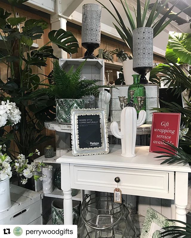 PerrywoodGarden's tweet photo. New pieces of giftware for everyone that is obsessed with home interiors! 🌿 #parlaneinternational #giselagraham #edelman #kaemingk #artko #silkflowers #sidetable #photoframe #homeinterior #giftideas https://t.co/e1OabWR2qZ https://t.co/sFfNgxN4dg