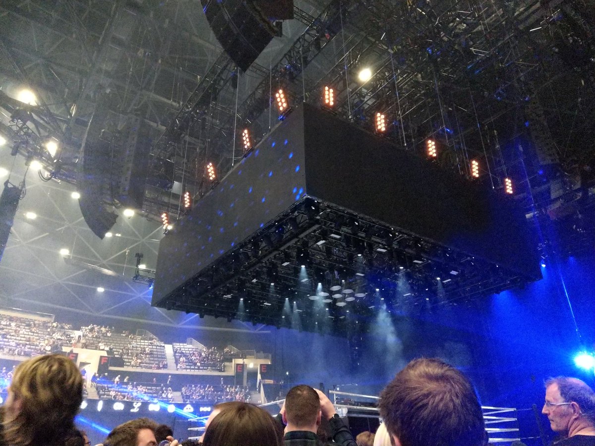 chrismurray00's tweet photo. Nice to see @arcadefire playing inside Hell In A Cell tonight #nicheaudiencetweet #infinitecontenttour https://t.co/9A89sN2uoS