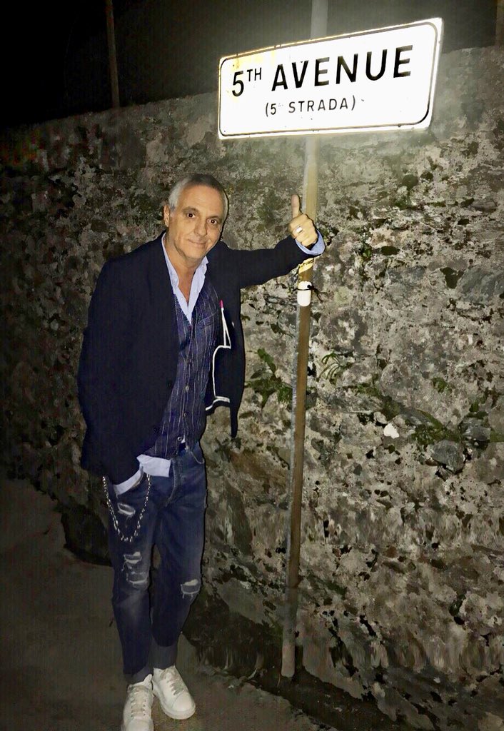 GioPanariello's tweet photo. Poi mi chiedono da dove prendo spunto per i miei spettacoli. Questa strada si trova... in Versilia! Valdicastello Carducci! A Pietrasanta (Lu)😂😂😂 marien dog!!! (Marianna cane in inglese) 😁🇺🇸 #versilia’s https://t.co/sTd5QMobFy