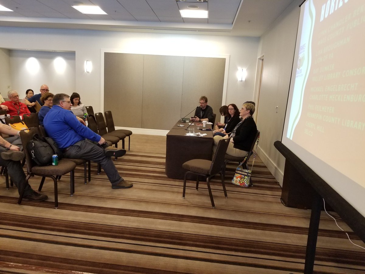 michaelcosm's tweet photo. Horizon Stump the Chumps in full effect! #COSUGI18 #cosugi2018 https://t.co/xVuc2IXSY6