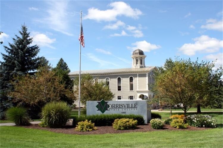 BTRAIN0808's tweet photo. Blessed and excited to announce that I have committed to Morrisville State College to continue my academic and hockey career! Thank you to my family, teammates, coaches and everyone who has helped me along the way 🐎🏒  #GoMustangs #25horsepower1machine https://t.co/42tJRsNwXu