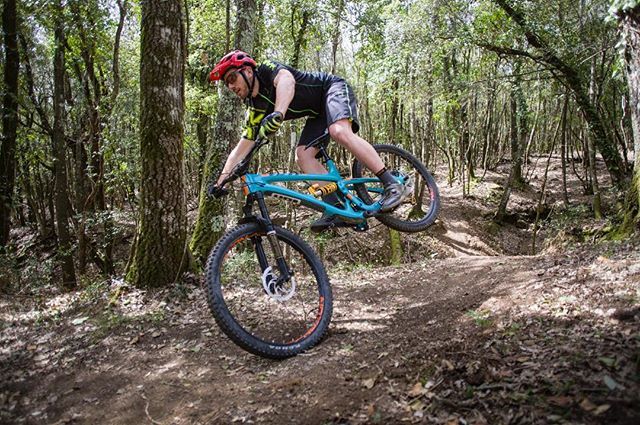 casadeirider's tweet photo. Ero al limitatore per non capottare!! 😱😱😱 @gugnalipaolotrainingexperience ( e il dottore che mi ha operato) dovreste vedere lo scatto successivo 😱😱😱 #raulrider #limitatore #capottoneatomico #noxonbike #yeticycles #nexttoskinitalia #nexttoskinfamily https://t.co/wnukCkrxhE https://t.co/4Qr0HAkSvH