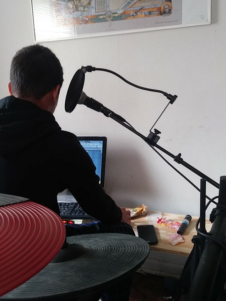 oriental_fruit's tweet photo. Well recording is taking longer than expected for this song so it might not get its release until Wednesday :/// #music #recording #whereisthesun https://t.co/4jJ3WqBreG