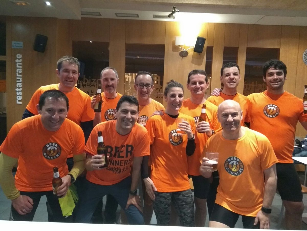 BeerRunners_Bu's tweet photo. Buena tarde con los  @BeerRunners_Bu, buena carrerita y mejor las cervecitas https://t.co/E2zDQuHuuy