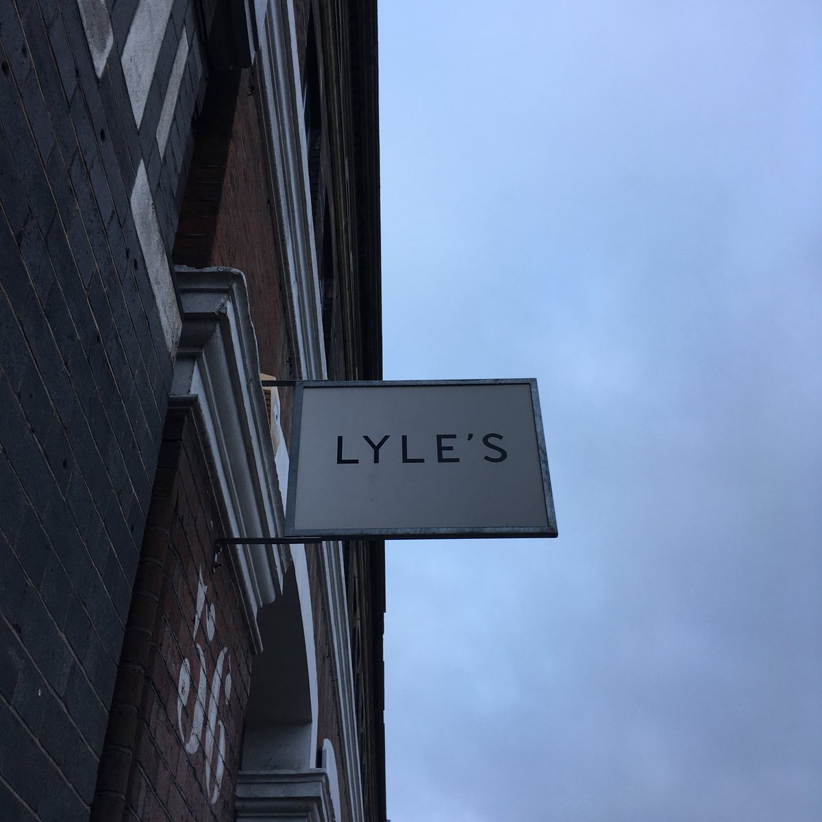 gettingfeta's tweet photo. We visit @LylesLondon to eat everything (almost) on the new bar snacks menu 👀 link in bio #foodblog #foodbloggers #londonfood #londonrestaurants #gettingfeta https://t.co/ZnBvC7ja6G
