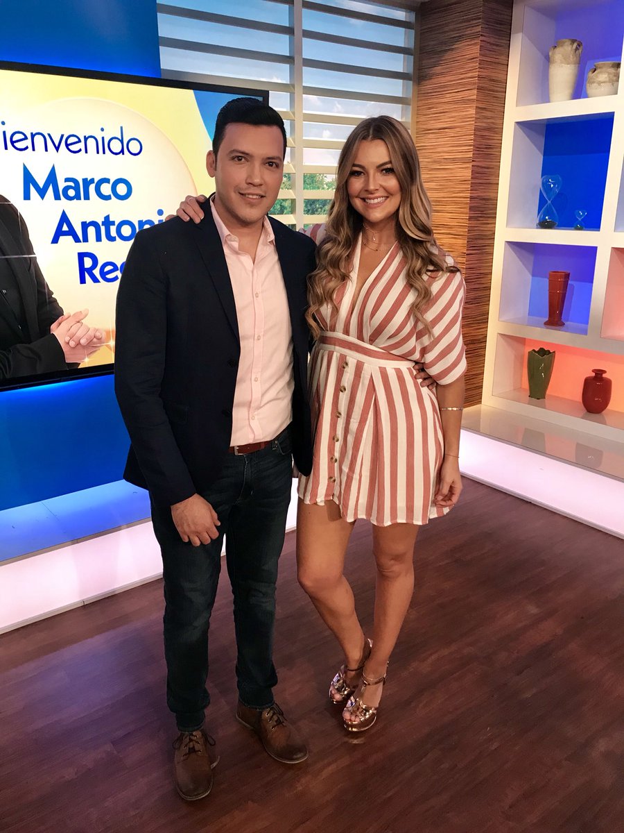 ramonhg's tweet photo. Que placer haber tenido la oportunidad de estar en @UnNuevoDia esta mañana recibiendo a @marcoregil!! 
Bienvenido a #TELEMUNDO, enhorabuena!!😀👍🏼 https://t.co/NryDgmDno3