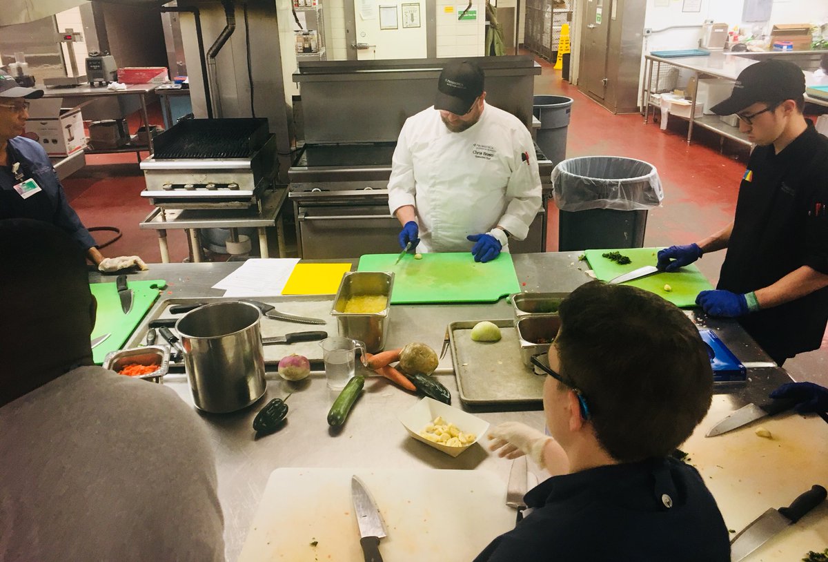ChefHannah419's tweet photo. We just held our first Culinary Foundations in house training at ProMedica Toledo Hospital. Teaching our Front line crew Module 1 Knife Skills. Our students will graduate with a knife set and personalized white Chef Jacket. #ProMedicaNS @sodexoUSA https://t.co/Djk5pkqdmk