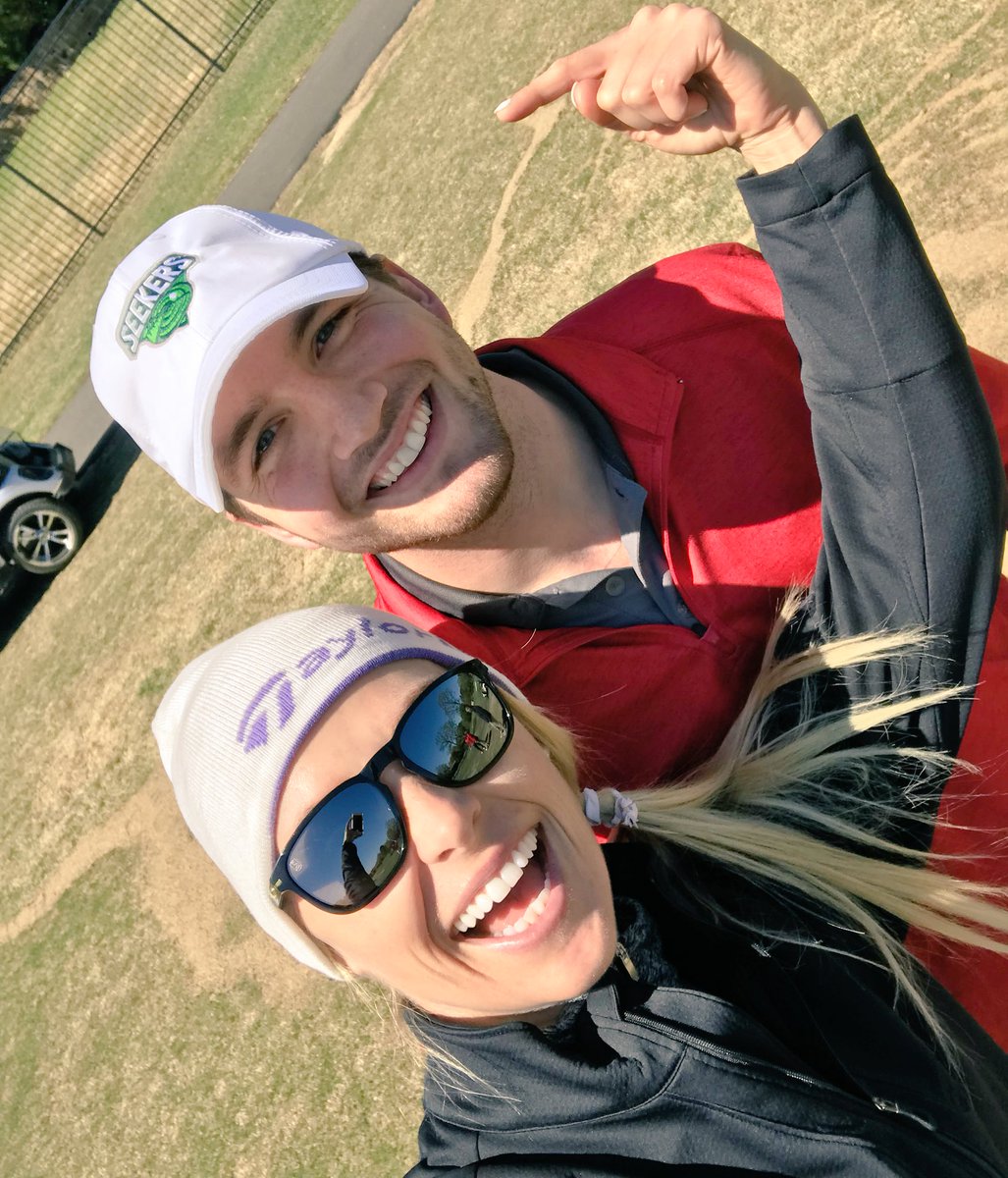 Clearly @Tucker_mann “The Man” knows what team he’s cheering for tonight on #Shotmakers 
#teamseekers💚