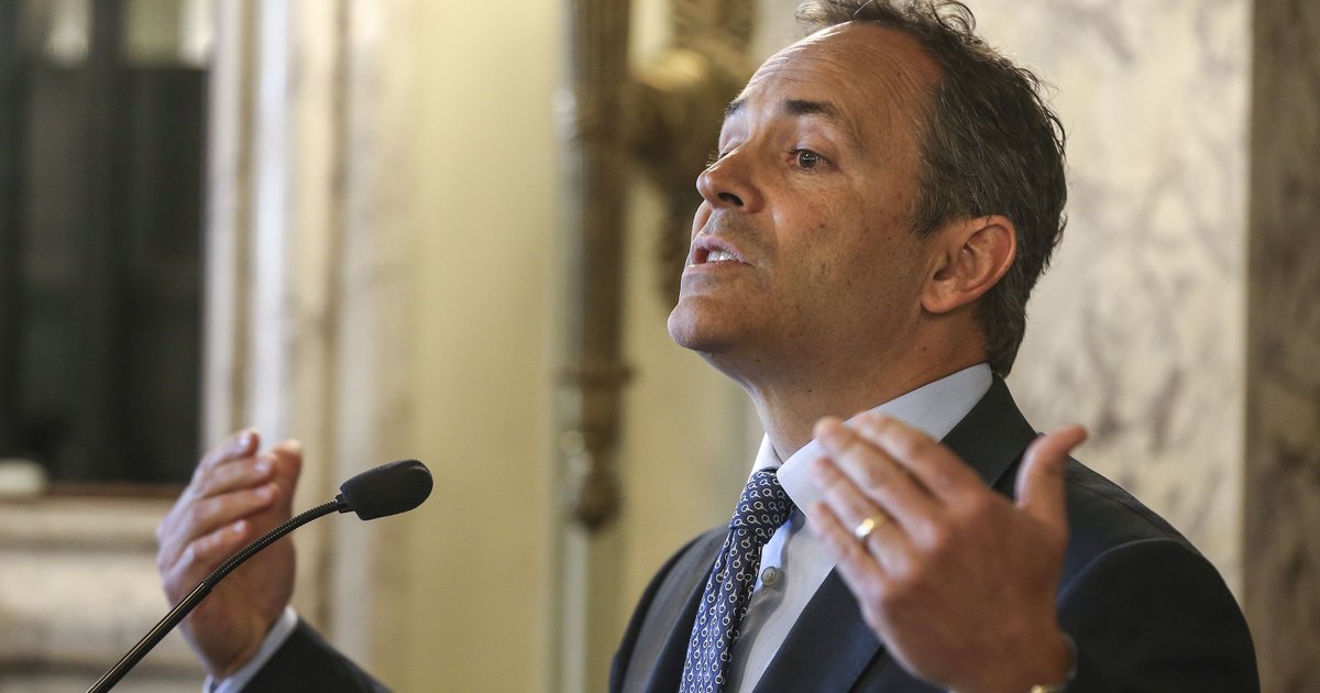 courierjournal's tweet photo. Matt Bevin's apology to teachers: Sorry you're too dumb to understand what I was saying https://t.co/HAuNSltBKD https://t.co/G2kNXEaiYG