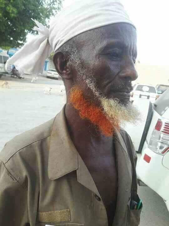 man with two beards found in Berbera, #Somaliland and he colors them separately #somali 
Nin laba gar leh oo ku nool mgalada berbera runtii wa qiso layab leh