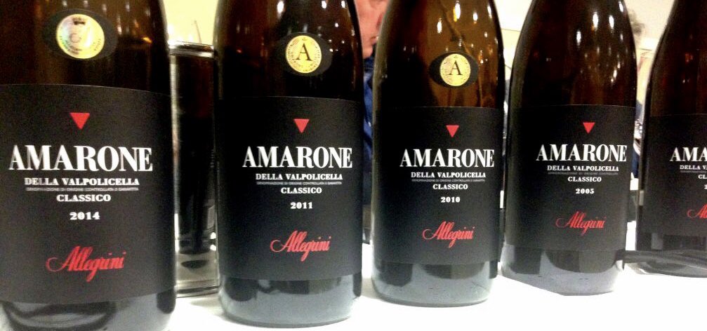 WineNewsIt's tweet photo. #Vinitaly2018 #Vinitaly2018WN in "verticale", con 8 annate #Amarone di @AllegriniWine con Marilisa e Franco Allegrini, e 8 annate del grande rosso @MrAmaroneMasi #SeregoAlighieri e Cantina Privata Boscaini per i 30 anni del Seminario Tecnico con vertici @pressVRfiere e #IanDAgata https://t.co/QNdMlZiArT