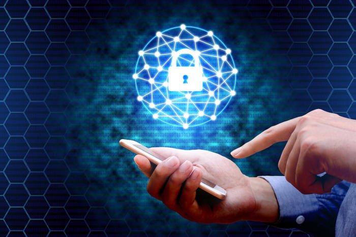 StaizhaTmobile's tweet photo. Federal government #IT and #cybersecurity officials are facing a new risk: how to secure workers’ personal #devices. #MobileSecurity 
https://t.co/nyJplknsaS https://t.co/oJtm1ORx5t