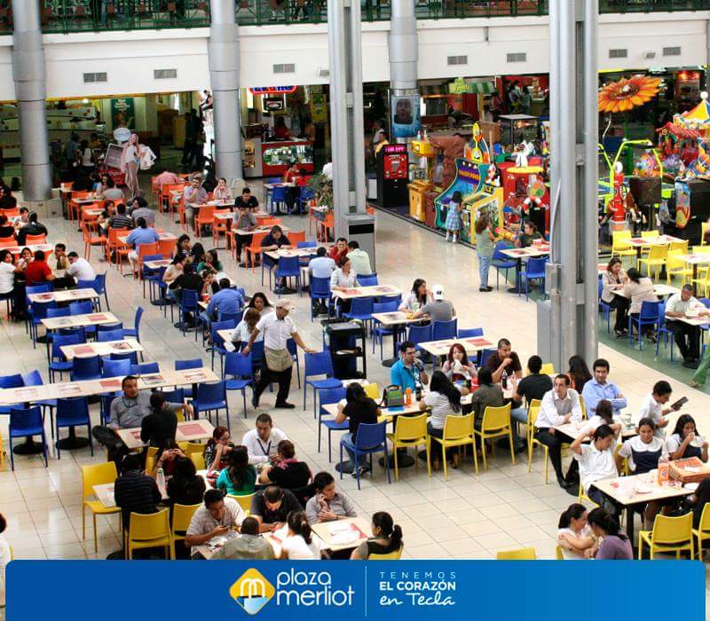 Disfruta de más de 20 opciones en nuestra área de food court para compartir este día en familia ❤️