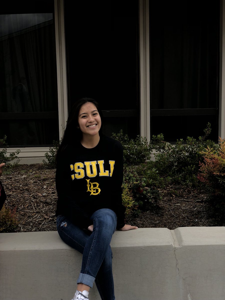 dany_maree's tweet photo. Incase you didn’t knowwww ya girl is committed to “The Beach”💛🖤 #CSULB22 https://t.co/xgP5m0ZHM5