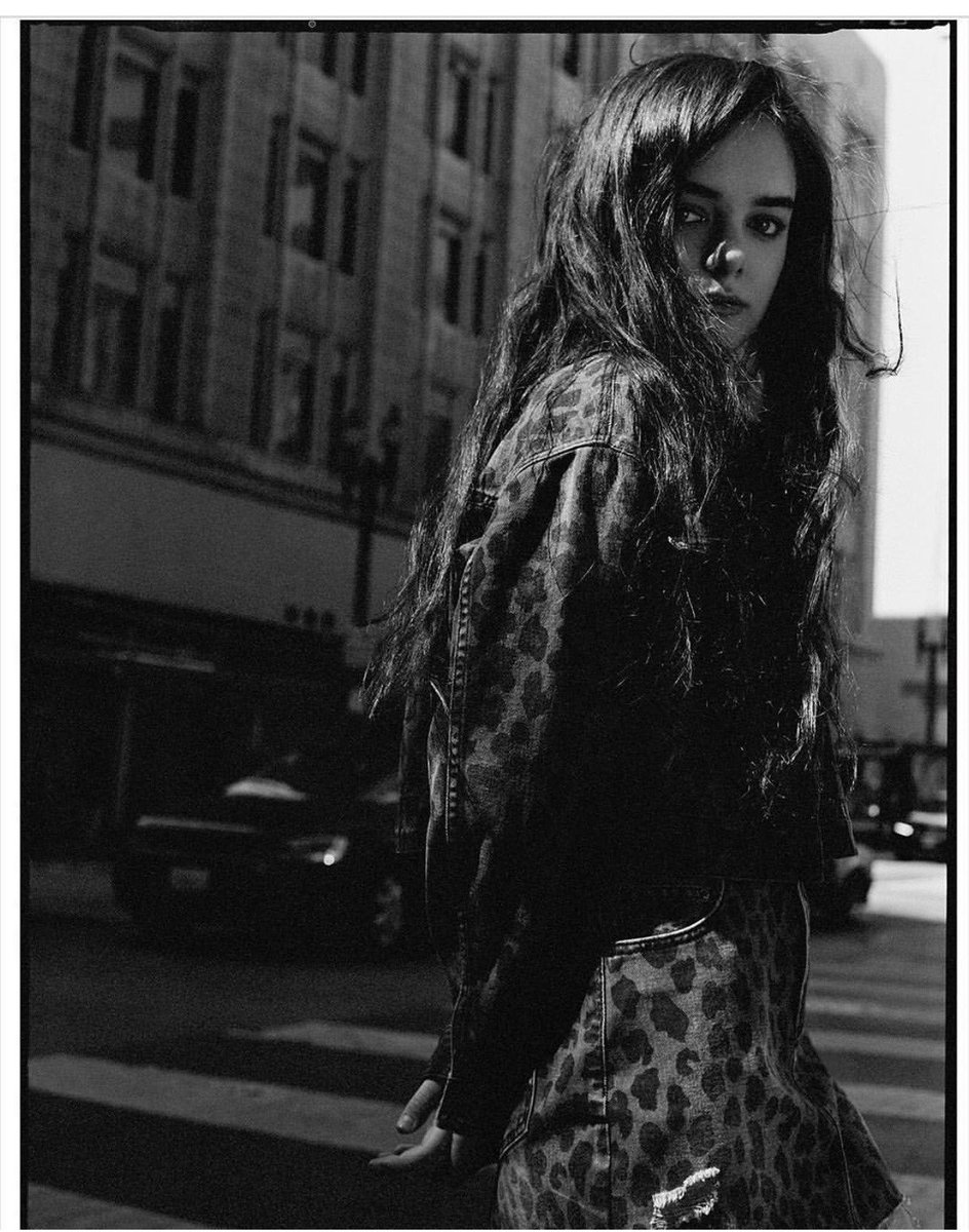 NextModels's tweet photo. 🎧 — Pretty cool campaign of @CallieReiff photographed by Sean Thomas for @Bershka. #CallieReiff #NextCampaigns https://t.co/AjVaNm1bml