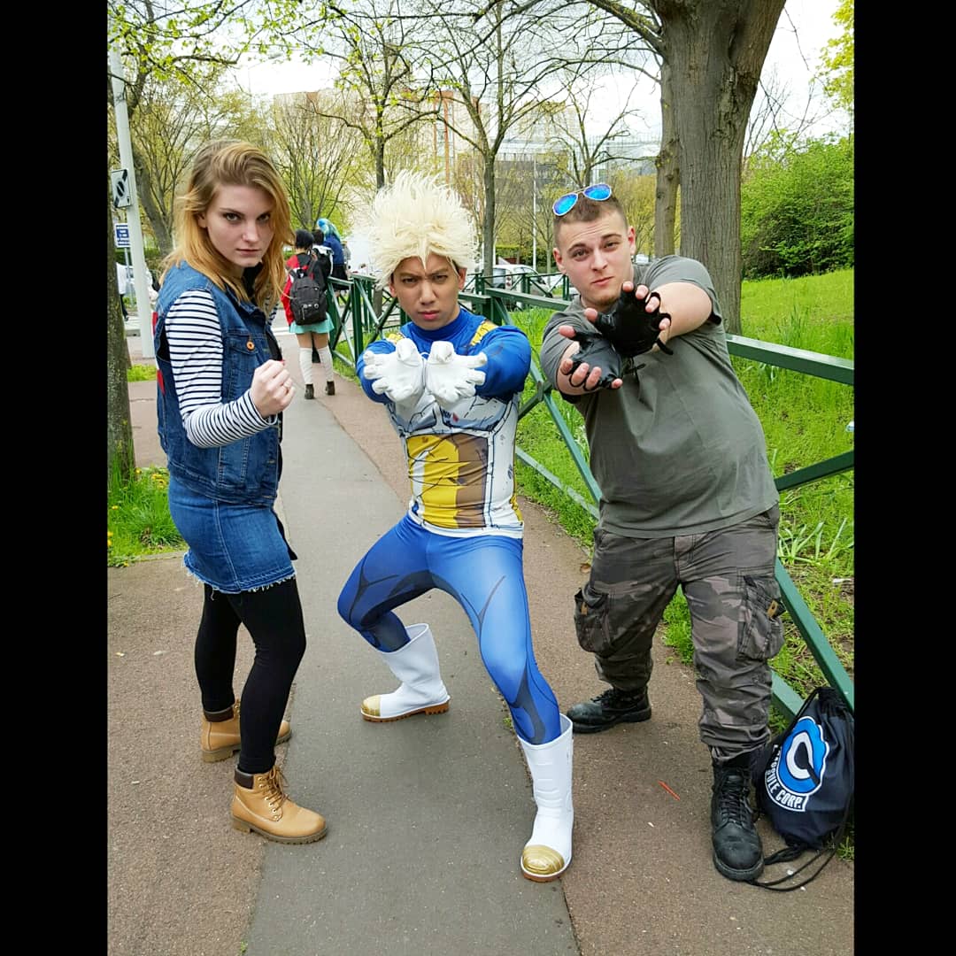 realtanwin's tweet photo. Ça n'a pas l'air de s'arranger avec C18... 😣💢 et Guile revient de chez le coiffeur ✂

It doesn't seem to get any better with Android 18... 😣💢 and Guile comes back from the hairdresser's ✂

#japanparty2018 #japanparty #vegetacosplay #vegetan #android18cosplay #realtanwin https://t.co/3Ja9rVwz9K
