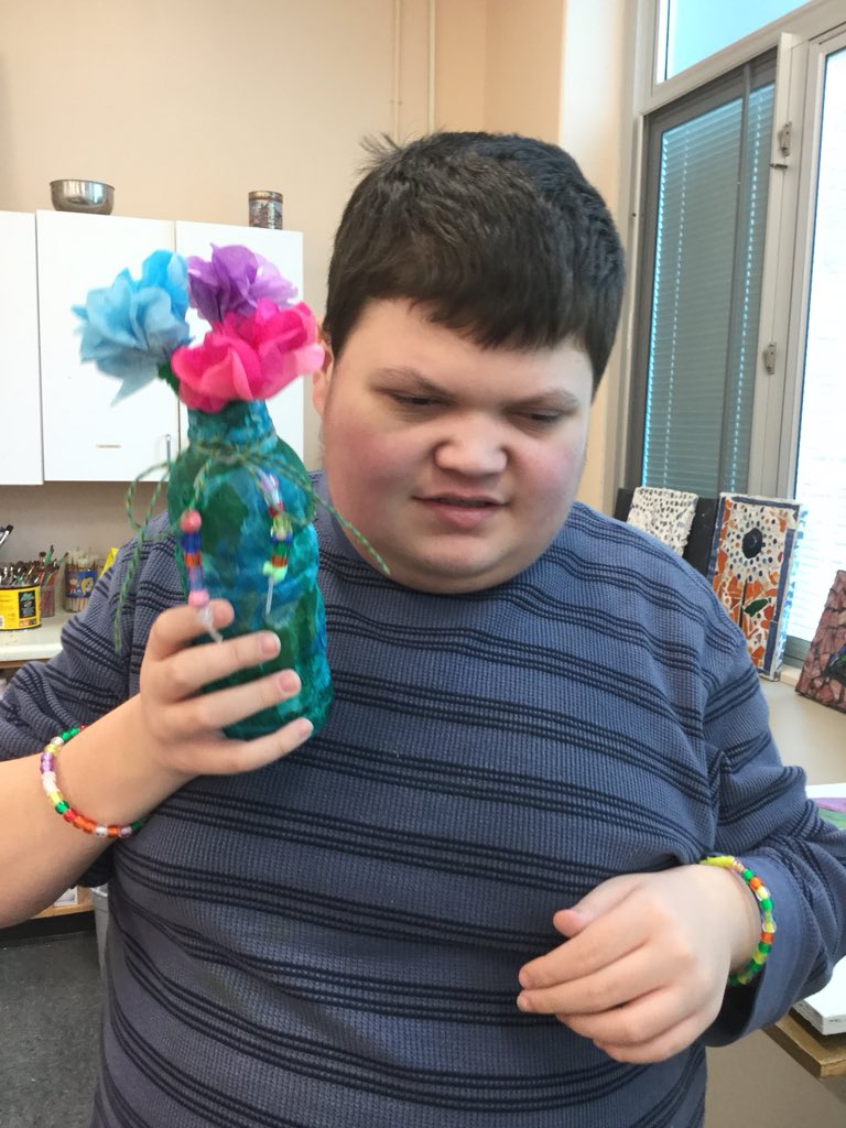 TSBArtRoom's tweet photo. Making recycled art for Mother’s day. https://t.co/CAVTrYvzle