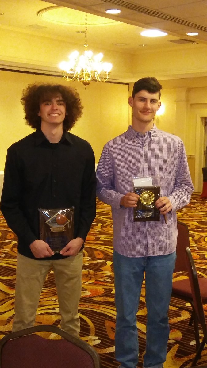AdvancedHoops1's tweet image. Alex Druckenmiller (Lebanon Valley) and Nathan Dobb (Gwynedd Mercy) receiving their berks county awards.  Congratulations, fellas! 

#AdvancedHoops #NextLevel