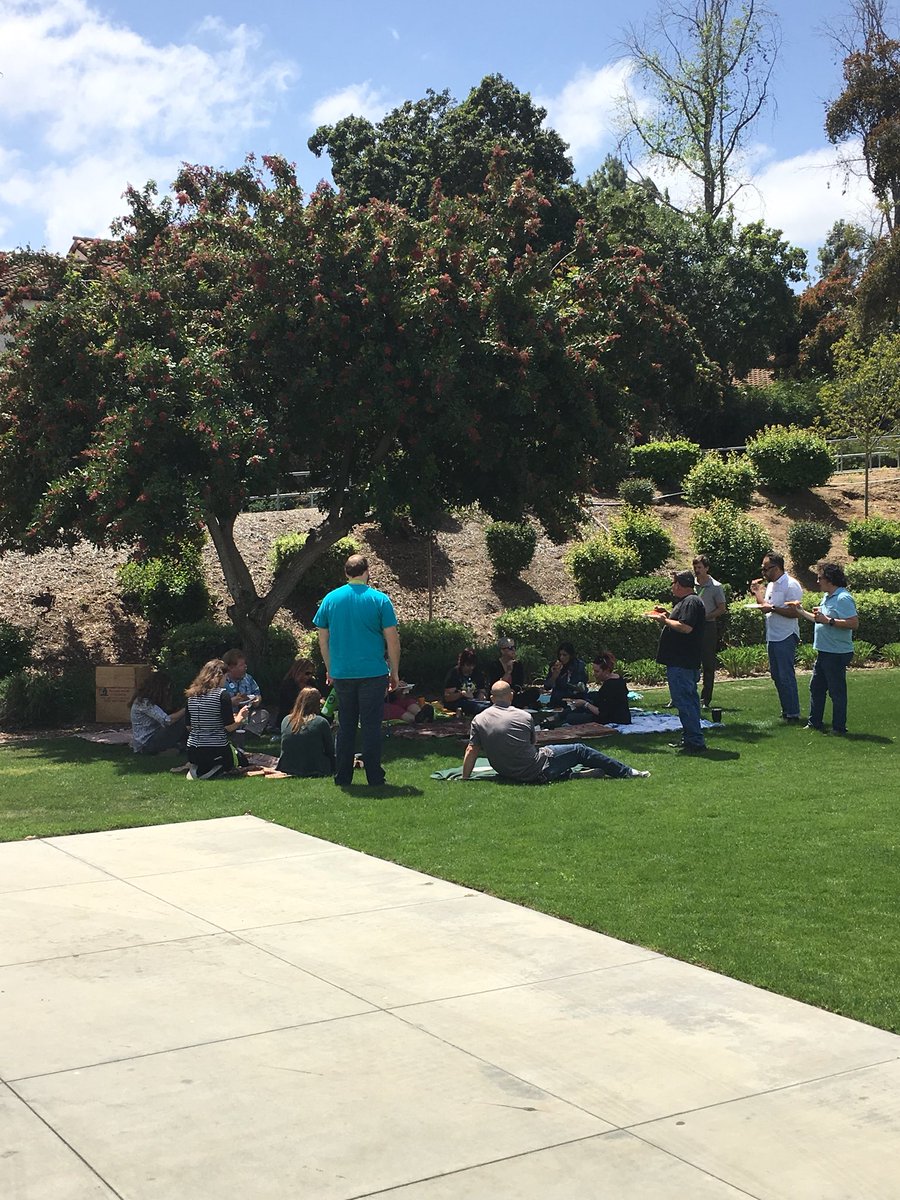 davenapoleon's tweet photo. New tradition- lunch on the lawn #IDEAcenterhs love my staff! @GUHSDTweet @MrStrong3rd @JadeMohrWhite #schoolretoolsd https://t.co/2e5OKfFcSd