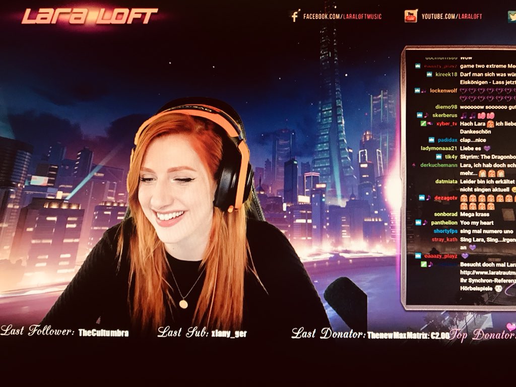 Nefratyra_94's tweet photo. Hab nun endlich mal bei der lieben @Lara_Loft gesubbt und bereue nichts!! Immer wenn ich bei ihr zu gucke und sie fängt an zu singen, kommen mir oft(ok sehr oft) die Tränen. Weil einfach toll und so 😭♥️ #endlicheinLoftii #Loftis #lülülülü #LaraLoft https://t.co/v9F5gg74QJ