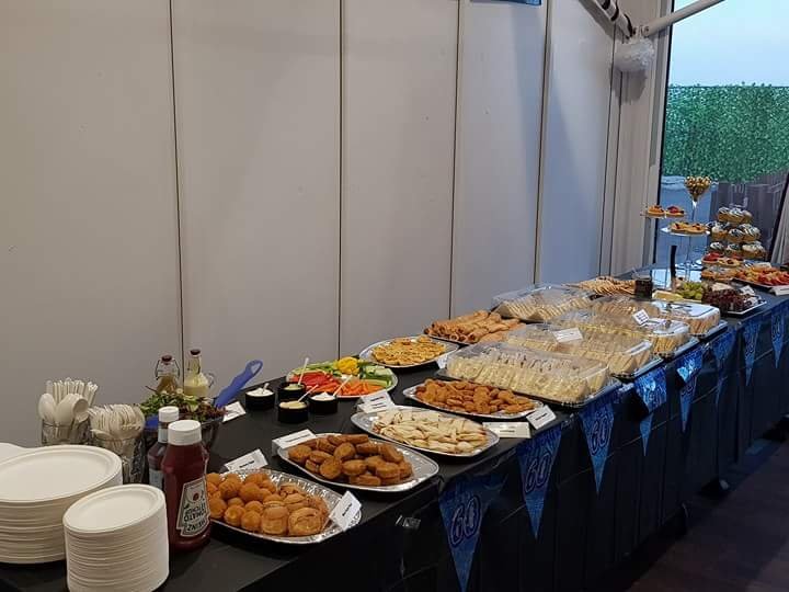 SwissmissCakes's tweet photo. Busy weekend behind me with #weddingcake #birthdaycake #catering #buffet #yummyfood https://t.co/BG8755mnbB