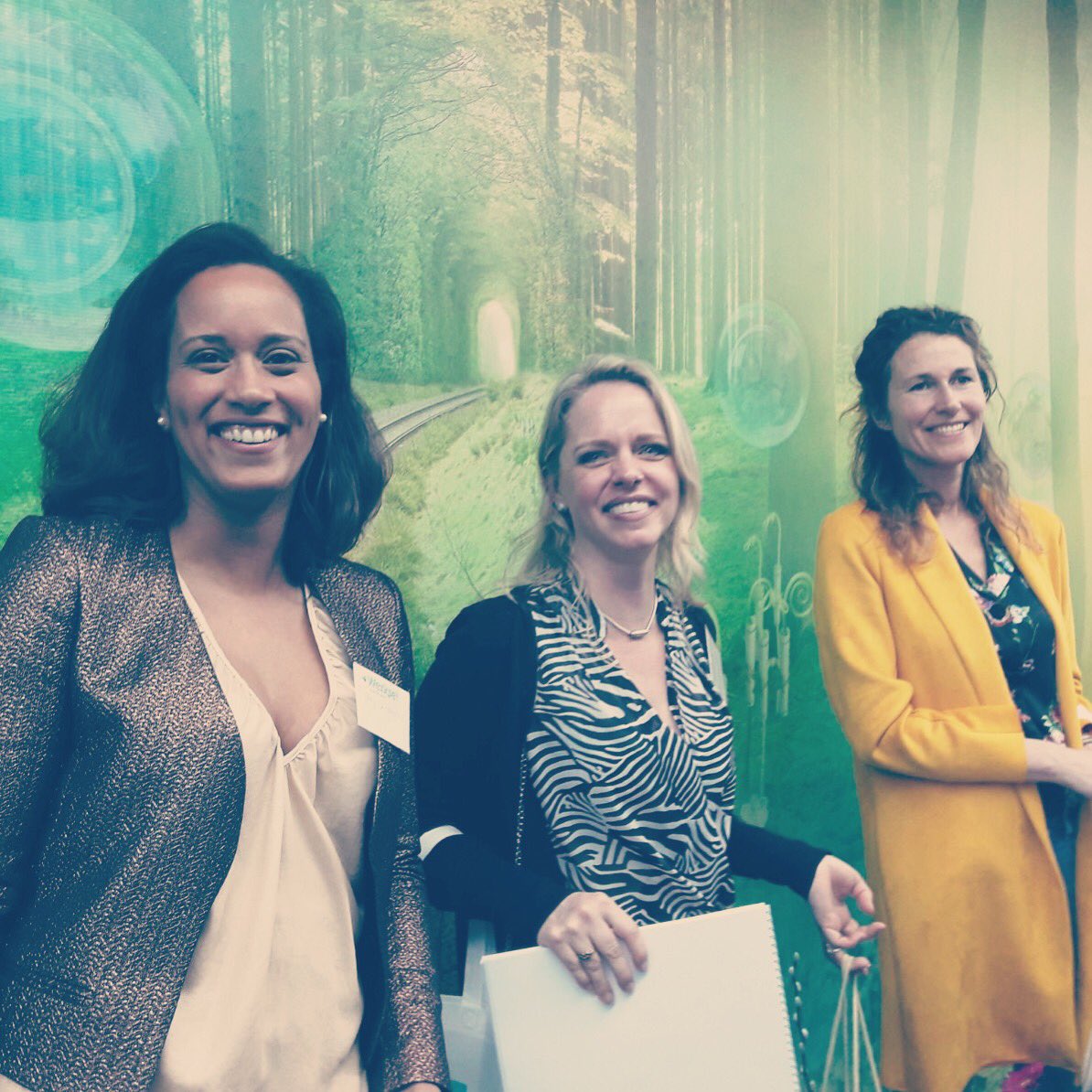 Artvertisements's tweet photo. Proud! #powerwomen @Werkse @KloetOnderhoud #90jaarwerkse #ARTvertisements #werkwaardig
#lookandfeel #construction #environmentalism #motivation #workspace
#renovation #interior https://t.co/vWlppBI00t