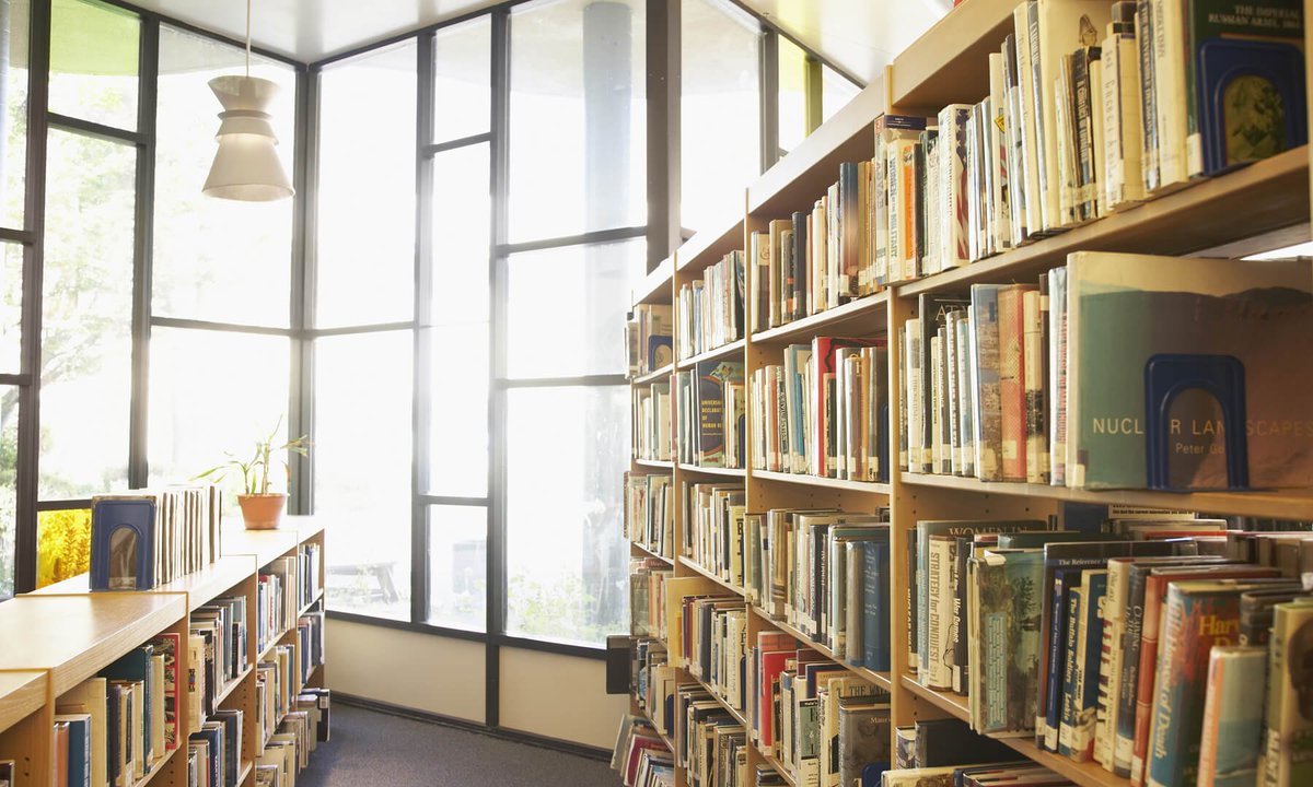 learnforjustice's tweet photo. Let your librarian know how much you appreciate their work for #NationalLibrarianDay and every day! https://t.co/ODUcTNWeh2 https://t.co/SCMCVcykRq