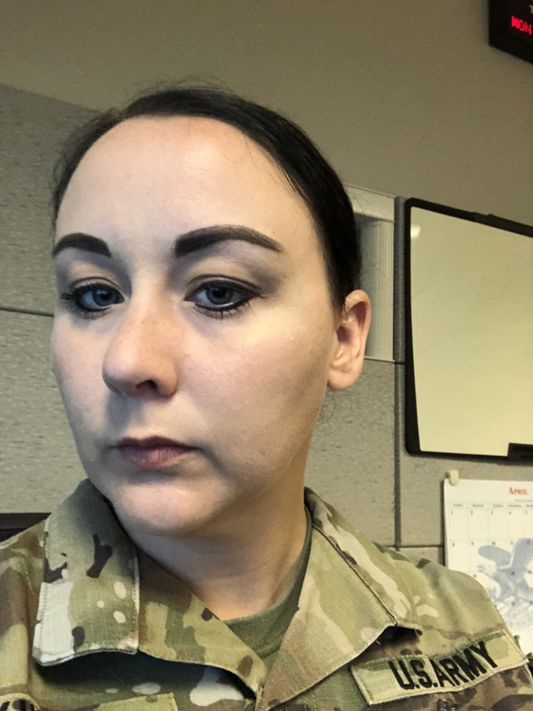 JSKuntz's tweet photo. When you have to get ready at work and you forgot your eyeliner and you live an hour away.... 
@BenefitBeauty ka-BROW! to the rescue! 
Stayed on perfectly all day and I could hardly tell it wasn’t really eyeliner!
#adaptandovercome #MakeupAddict https://t.co/48TRscT7he