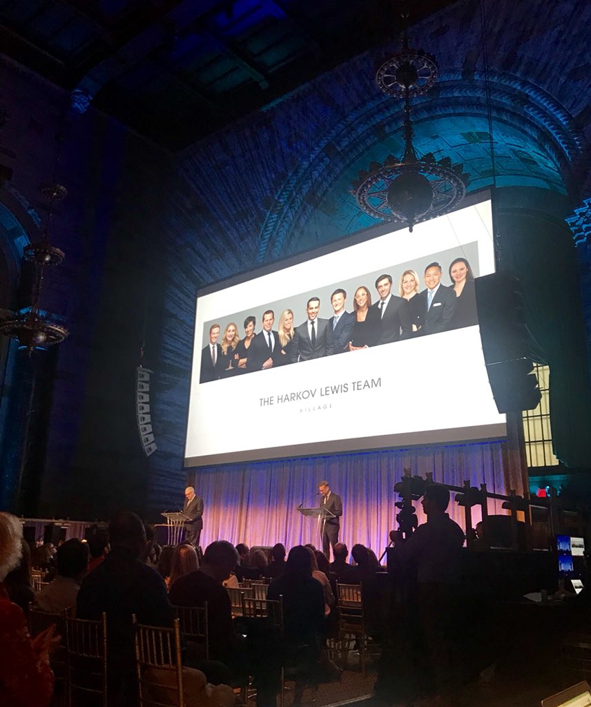 HarkovLewis's tweet photo. 2017 sales team of the year goes to....us! Great job, team! #HalsteadProperty https://t.co/E9micm9moo