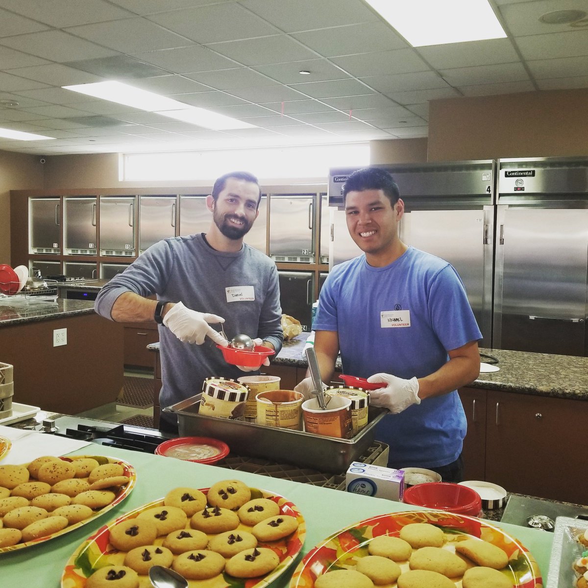 _IgniteDigital_'s tweet photo. Sharing some love to our community and people who need it. Great day volunteering at the Ronald McDonald House San Diego, where you hear "I scream, You Scream, We All Scream for Ice Cream..." Who doesn't love ice cream?? #AtlasGivingBack #AtlasExecutive #KidsAtHeart https://t.co/ZHlOyZiQPa