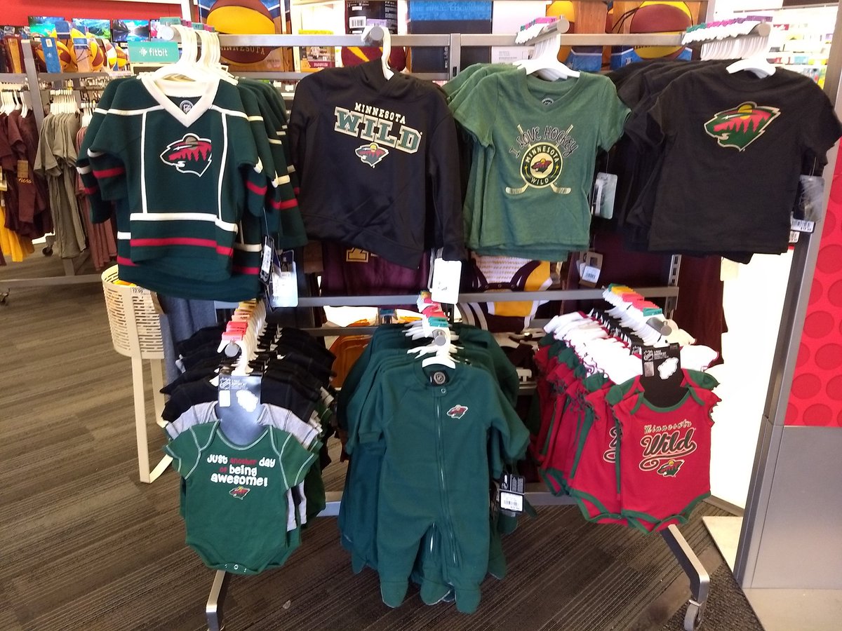 VmLaura13's tweet photo. Minnesota team pride is going on here! #t820 @JenieBrisson @Howard_JoshT @MBCurry22 @CHead820 https://t.co/9vV3f5670u